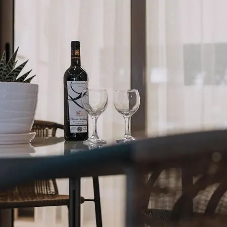 Apartment Pleasure ι *