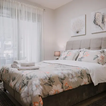 Apartment Pleasure ι
