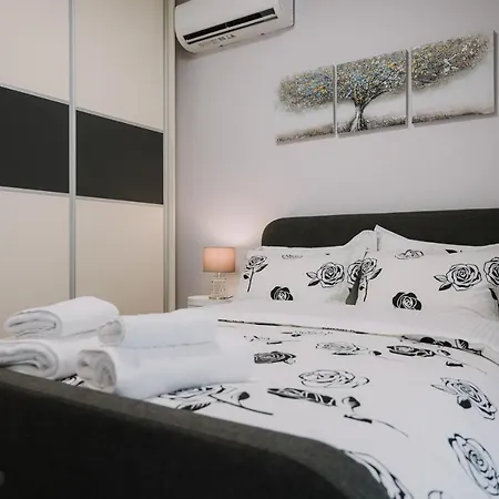 Pleasure ι Lejlighed