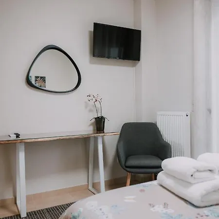 Apartment Pleasure ι *