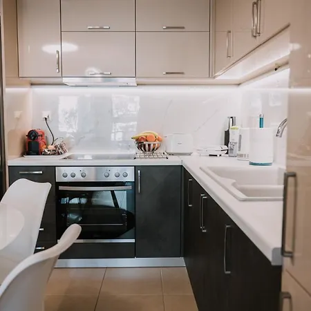Apartment Pleasure ι *
